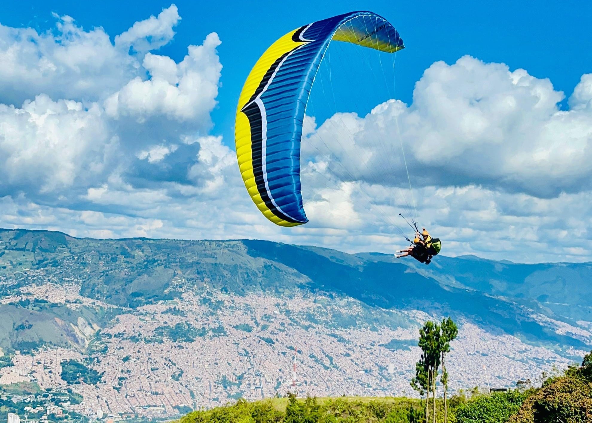 Preparación para el despegue en parapente